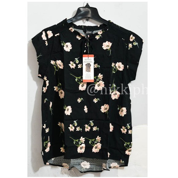 Buffalo Ladies' Flutter Sleeve Floral Top IN black - Picture 2 of 5